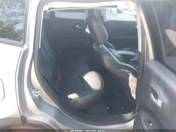 3C4NJDCB9KT854224 2019 JEEP COMPASS - Image 8