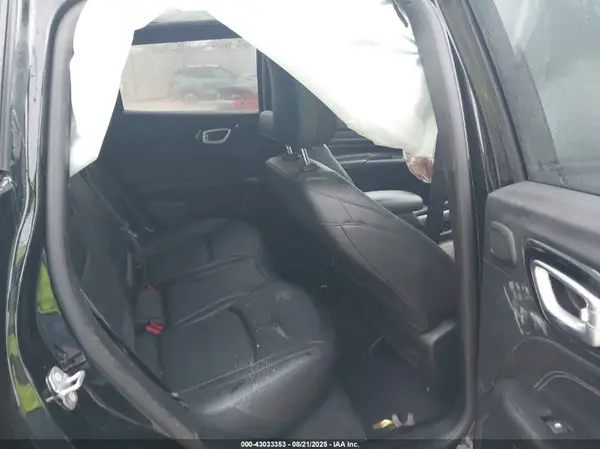 3C4NJDCB9NT164168 2022 JEEP COMPASS - Image 8
