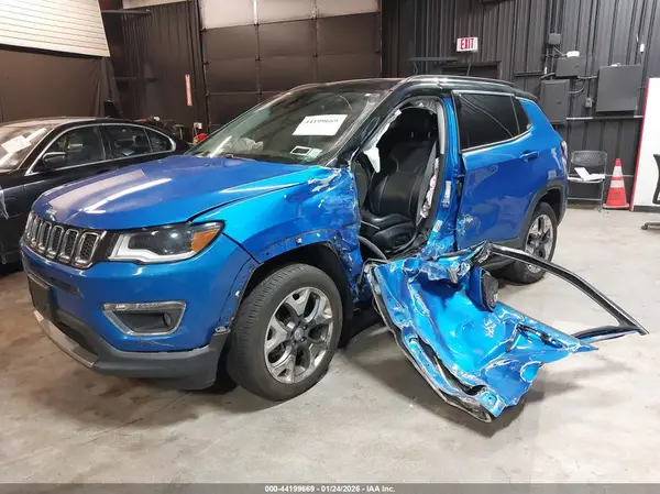 3C4NJDCBXJT147518 2018 JEEP COMPASS - Image 2