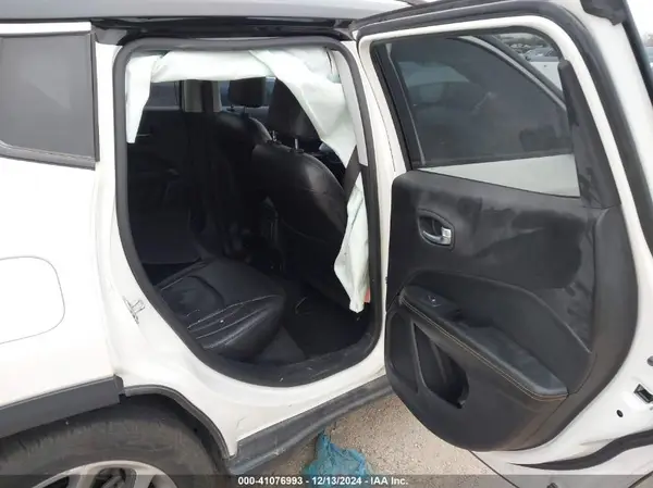 3C4NJDCBXJT176307 2018 JEEP COMPASS - Image 8