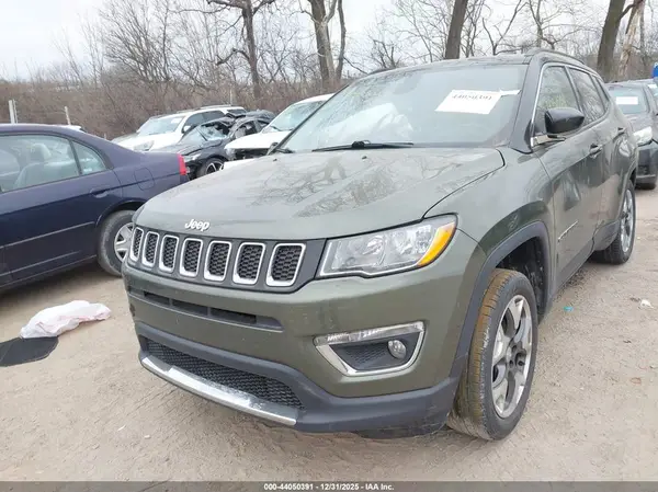 3C4NJDCBXJT210195 2018 JEEP COMPASS - Image 2