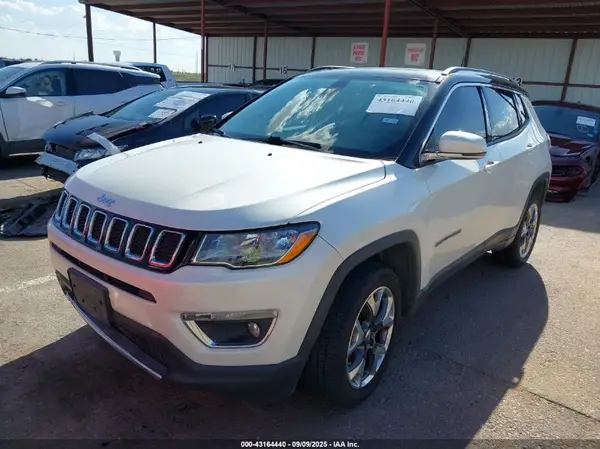 3C4NJDCBXJT234304 2018 JEEP COMPASS - Image 2