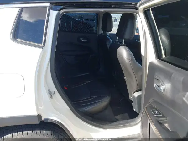 3C4NJDCBXJT234304 2018 JEEP COMPASS - Image 8