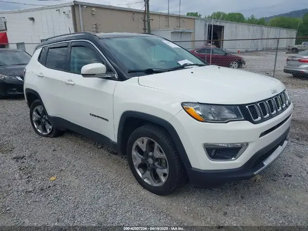 3C4NJDCBXJT255847 2018 JEEP COMPASS - Image 1