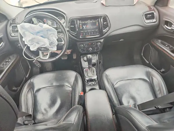 3C4NJDCBXJT280585 2018 JEEP COMPASS - Image 8
