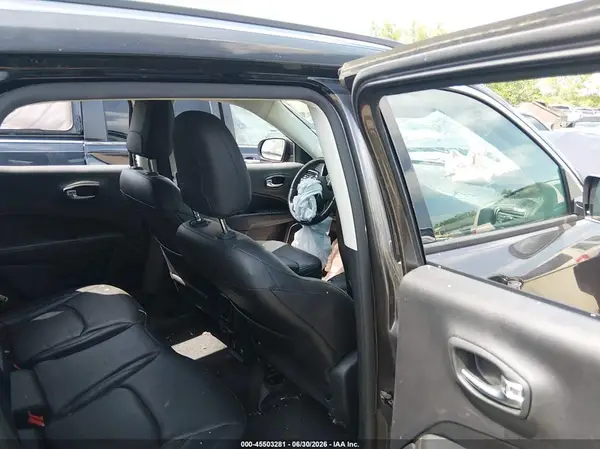 3C4NJDCBXJT283633 2018 JEEP COMPASS - Image 8