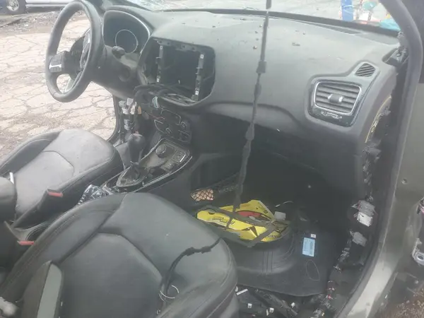 3C4NJDCBXJT329073 2018 JEEP COMPASS - Image 8