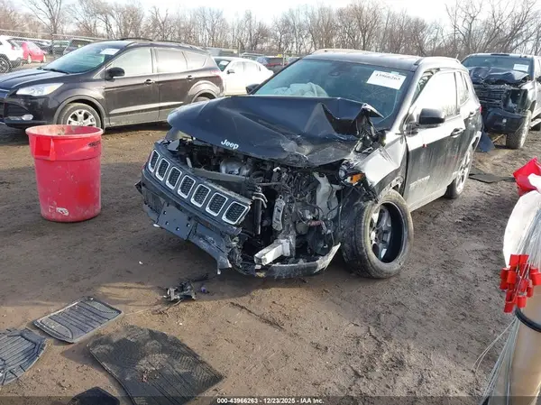 3C4NJDCBXJT341269 2018 JEEP COMPASS - Image 2
