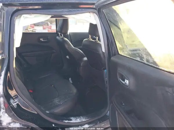 3C4NJDCBXJT348870 2018 JEEP COMPASS - Image 8