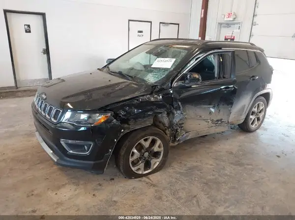 3C4NJDCBXJT349081 2018 JEEP COMPASS - Image 2