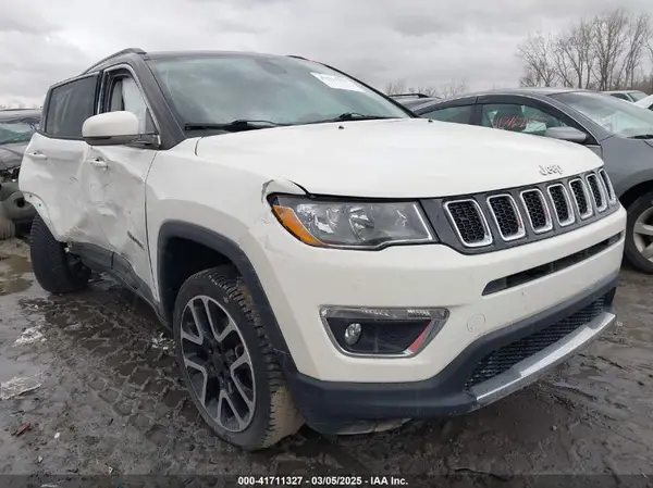 3C4NJDCBXJT350246 2018 JEEP COMPASS - Image 1