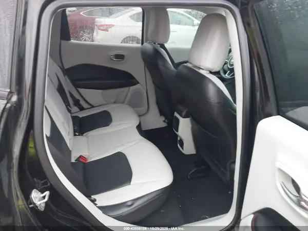 3C4NJDCBXJT350702 2018 JEEP COMPASS - Image 8
