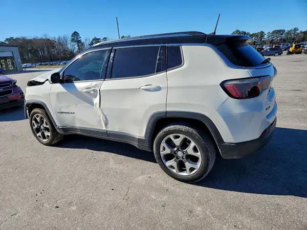 3C4NJDCBXJT360579 2018 JEEP COMPASS - Image 2
