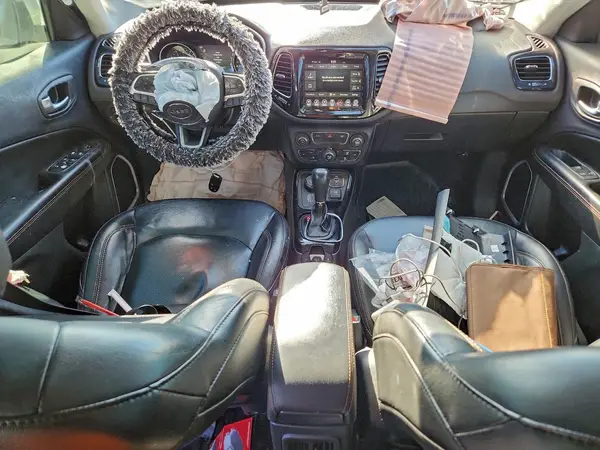 3C4NJDCBXJT360579 2018 JEEP COMPASS - Image 8