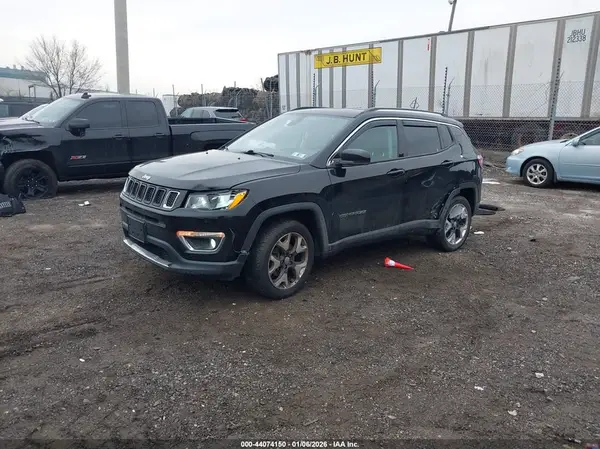 3C4NJDCBXJT400322 2018 JEEP COMPASS - Image 2