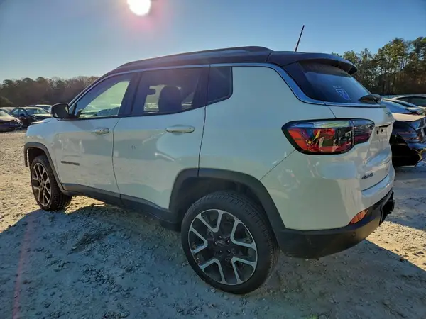 3C4NJDCBXJT457071 2018 JEEP COMPASS - Image 2