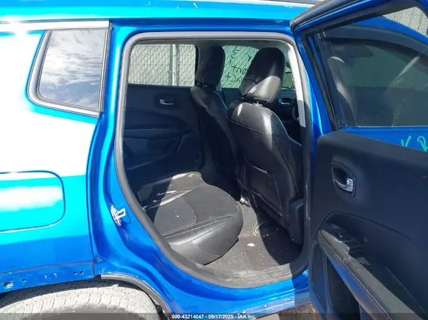 3C4NJDCBXKT620772 2019 JEEP COMPASS - Image 8