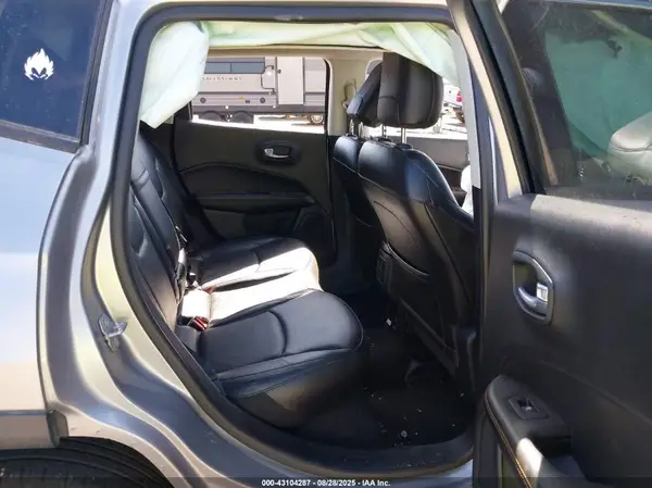 3C4NJDCBXKT620898 2019 JEEP COMPASS - Image 8