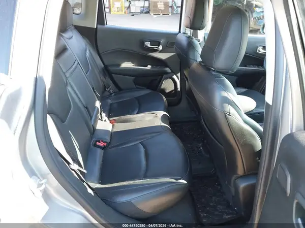 3C4NJDCBXKT660396 2019 JEEP COMPASS - Image 8