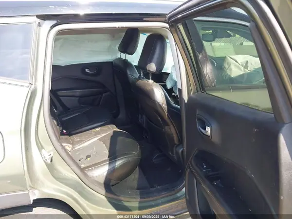 3C4NJDCBXKT674024 2019 JEEP COMPASS - Image 8