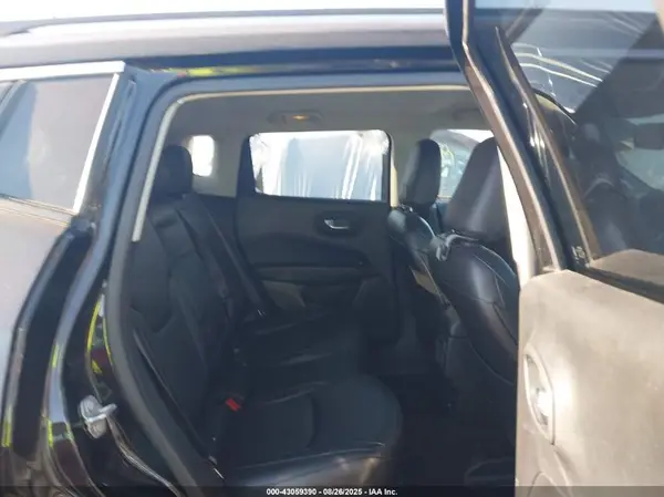 3C4NJDCBXKT679305 2019 JEEP COMPASS - Image 8
