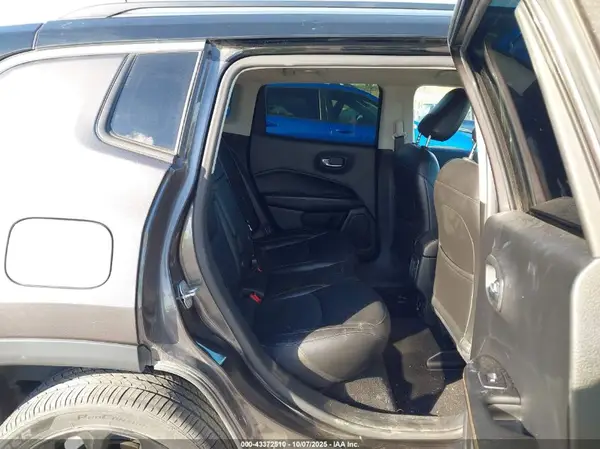3C4NJDCBXKT712139 2019 JEEP COMPASS - Image 8