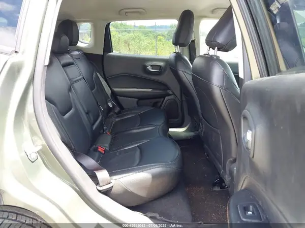 3C4NJDCBXKT733847 2019 JEEP COMPASS - Image 8