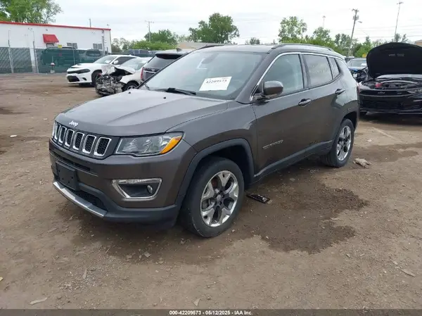 3C4NJDCBXKT747585 2019 JEEP COMPASS - Image 2