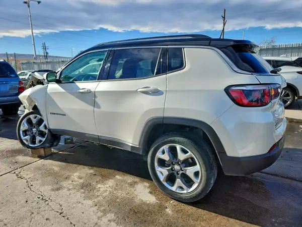3C4NJDCBXKT827596 2019 JEEP COMPASS - Image 2