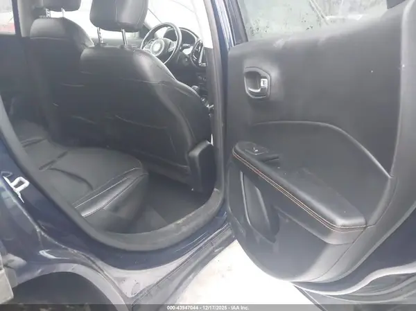 3C4NJDCBXKT842020 2019 JEEP COMPASS - Image 8
