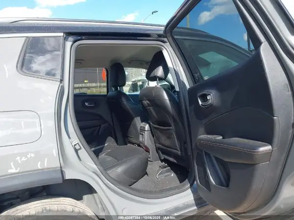 3C4NJDCBXLT146257 2020 JEEP COMPASS - Image 8