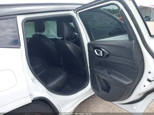 3C4NJDCN0ST586285 2025 JEEP COMPASS - Image 8
