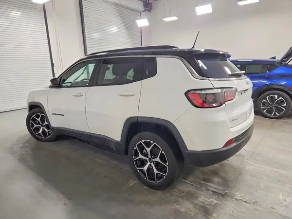 3C4NJDCN1ST509926 2025 JEEP COMPASS - Image 2
