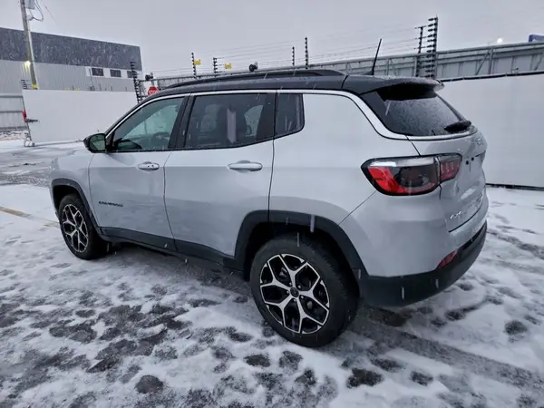 3C4NJDCN2ST510809 2025 JEEP COMPASS - Image 2