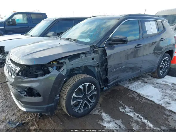 3C4NJDCN3PT558584 2023 JEEP COMPASS - Image 2