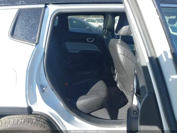 3C4NJDCN3ST504372 2025 JEEP COMPASS - Image 8