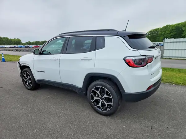 3C4NJDCN3ST522550 2025 JEEP COMPASS - Image 2
