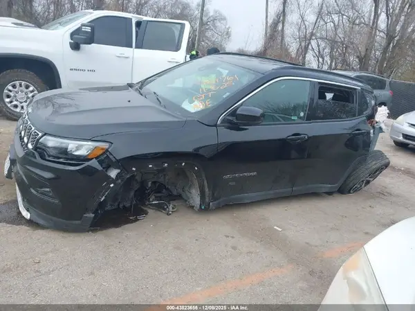 3C4NJDCN4ST622544 2025 JEEP COMPASS - Image 2
