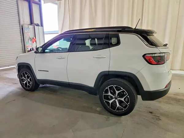 3C4NJDCN5ST509024 2025 JEEP COMPASS - Image 2