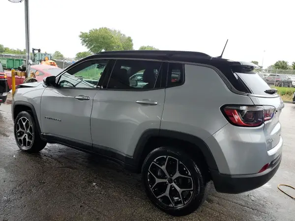 3C4NJDCN5ST521674 2025 JEEP COMPASS - Image 2