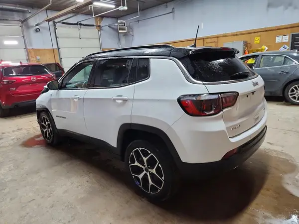 3C4NJDCN7ST605561 2025 JEEP COMPASS - Image 2