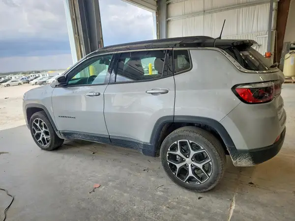 3C4NJDCN8RT173038 2024 JEEP COMPASS - Image 2