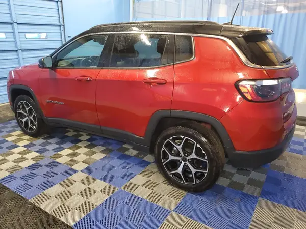 3C4NJDCN8ST521992 2025 JEEP COMPASS - Image 2