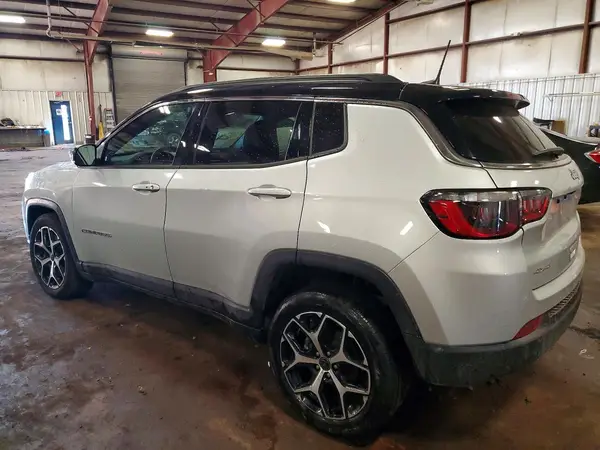 3C4NJDCN8ST567788 2025 JEEP COMPASS - Image 2