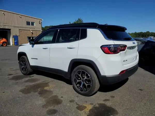 3C4NJDCN8ST599883 2025 JEEP COMPASS - Image 2