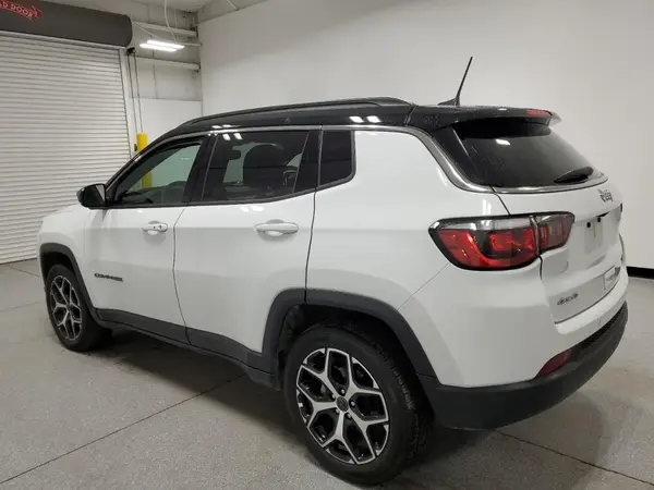 3C4NJDCNXST522819 2025 JEEP COMPASS - Image 2