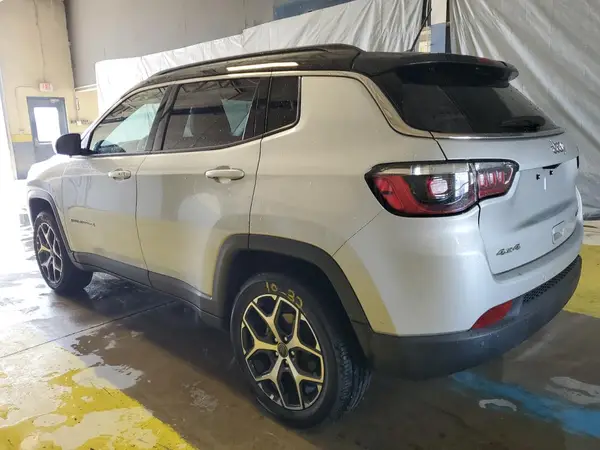 3C4NJDCNXST581644 2025 JEEP COMPASS - Image 2