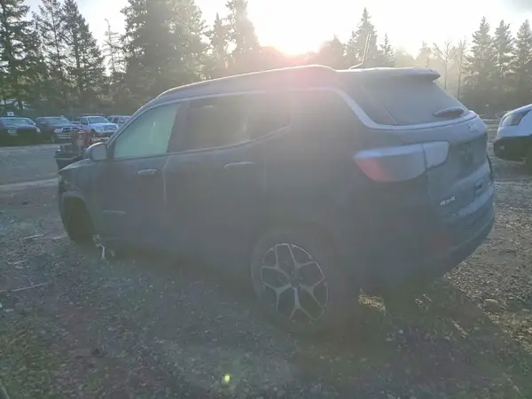 3C4NJDCNXST623102 2025 JEEP COMPASS - Image 2