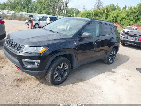 3C4NJDDB0JT129673 2018 JEEP COMPASS - Image 2