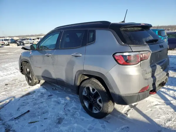 3C4NJDDB0JT130029 2018 JEEP COMPASS - Image 2